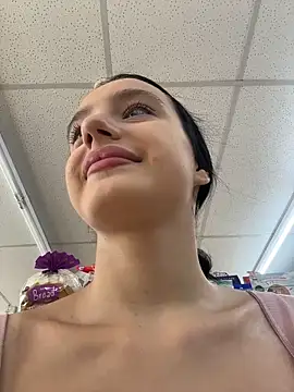 MiaTee online show from 04.22.26