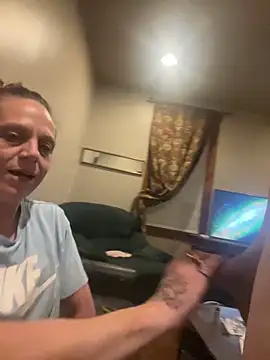 Snapshot of mileslongdeep chatting on 06.15.26 mileslongdeep online show from 06.15.26