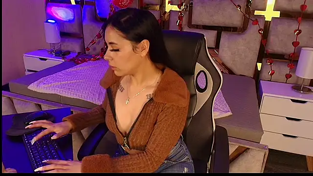 cristal  violetaa online show from 02.21.26