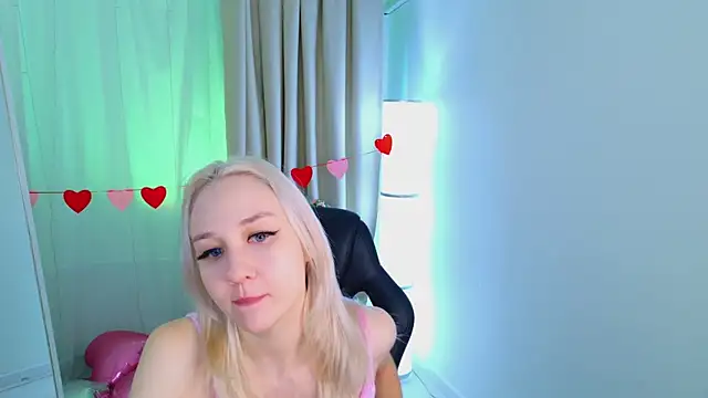 Snapshot of Audrey_Kiss chatting on 02.16.26 Audrey Kiss online show from 02.16.26