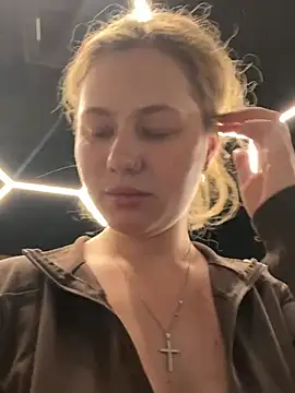 Snapshot of AsynaYuuki chatting on 02.24.26 AsynaYuuki online show from 02.24.26