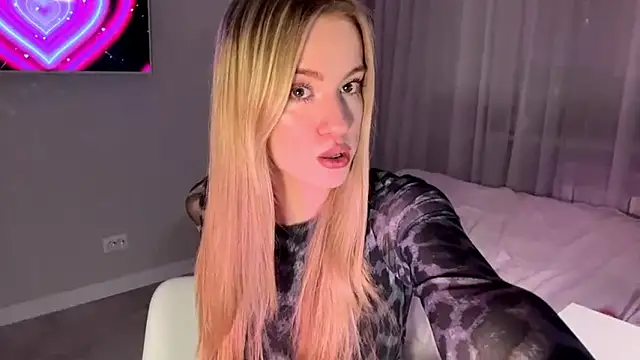 Snapshot of Between_Eeys chatting on 03.04.26 Between Eeys online show from 03.04.26