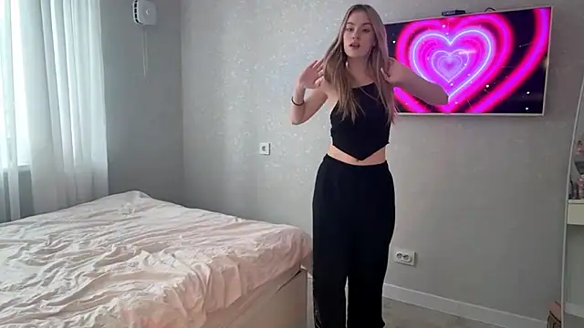 Between Eeys online show from 03.06.26