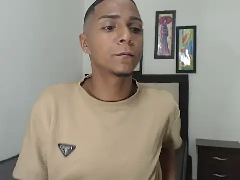 Snapshot of hotboyluxe chatting on 02.14.26 hotboyluxe online show from 02.14.26