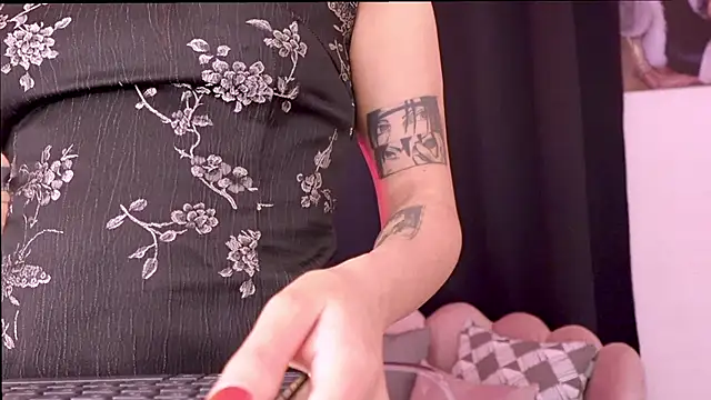 dakotacollins  online show from 04.13.26