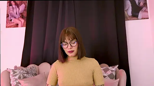 dakotacollins  online show from 06.25.26