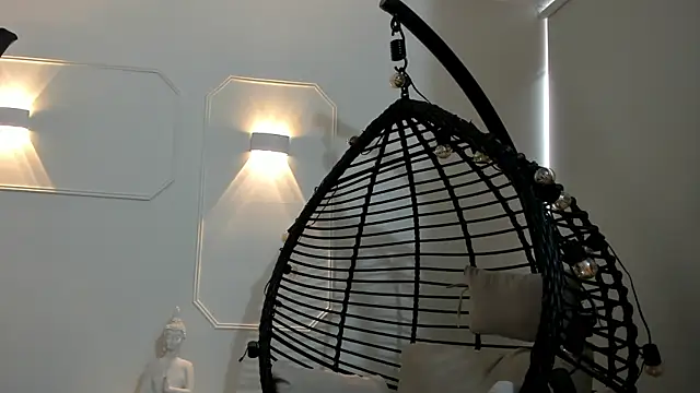Snapshot of Emily_bruss chatting on 06.18.26 Emily bruss online show from 06.18.26
