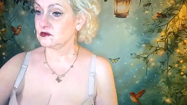 Snapshot of Blondie_the_librarian chatting on 06.11.26 Blondie the librarian online show from 06.11.26