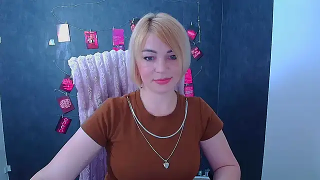 Snapshot of CuttieEmma chatting on 06.20.26 CuttieEmma online show from 06.20.26