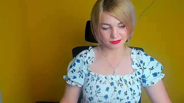 Snapshot of CuttieEmma chatting on 07.11.26 CuttieEmma online show from 07.11.26