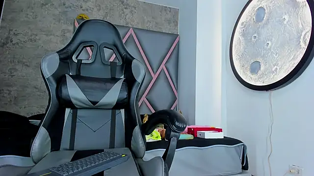 Emily-Queen03 online show from 02.19.26