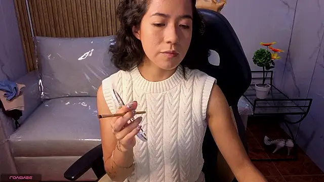 Snapshot of Lynn_turner chatting on 02.04.26 Lynn turner online show from 02.04.26