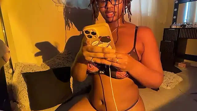 Snapshot of SunniSoles99 chatting on 02.17.26 SunniSoles99 online show from 02.17.26