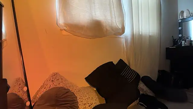 SunniSoles99 online show from 03.18.26