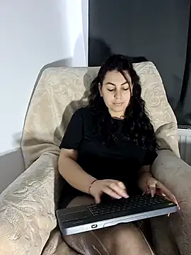 Snapshot of AbellaDesiree chatting on 03.02.26 AbellaDesiree online show from 03.02.26