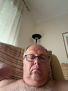 Snapshot of YachtCaptain10 chatting on 06.17.26 YachtCaptain10 online show from 06.17.26