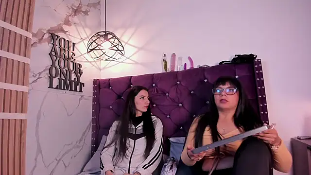 Valkiria-and-Dione online show from 02.05.26