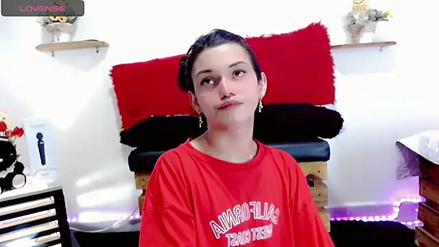 NathalialLooes online show from 02.15.26