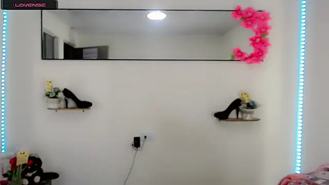 NathalialLooes online show from 04.18.26