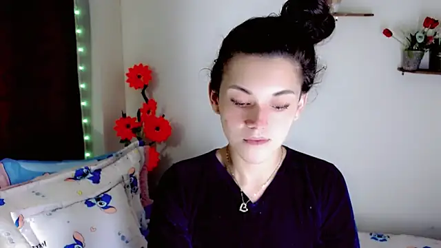 Snapshot of NathalialLooes chatting on 06.19.26 NathalialLooes online show from 06.19.26
