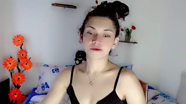 Snapshot of NathalialLooes chatting on 06.22.26 NathalialLooes online show from 06.22.26