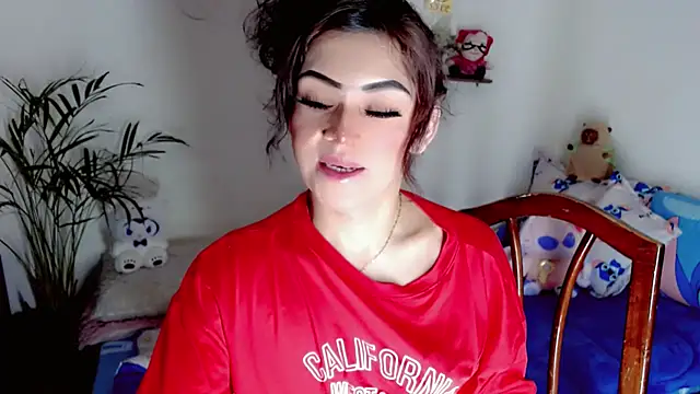 Snapshot of NathalialLooes chatting on 06.25.26 NathalialLooes online show from 06.25.26