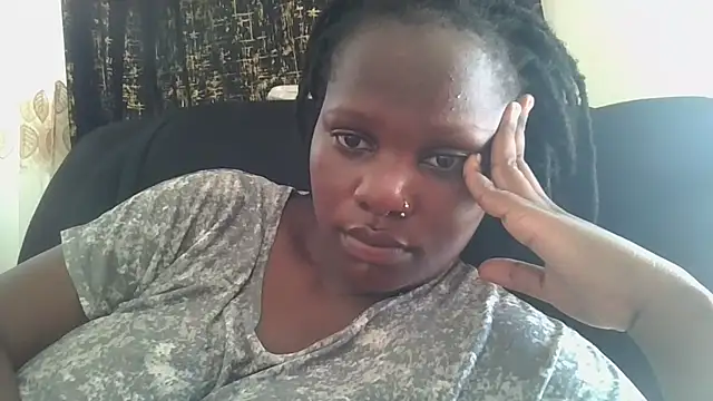 Snapshot of MIlk_Spray_ chatting on 02.25.26 MIlk Spray online show from 02.25.26