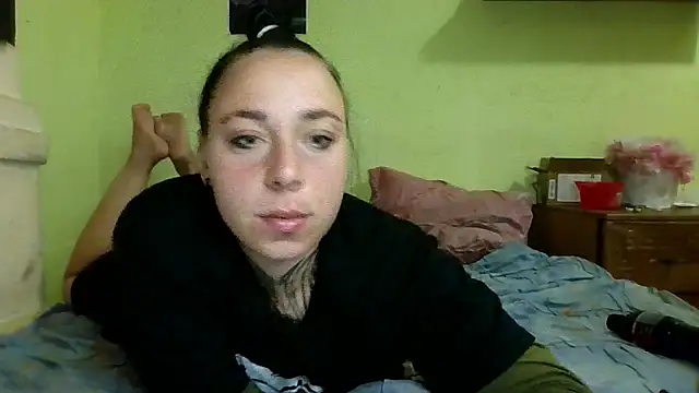 Snapshot of MillaSourety chatting on 07.18.26 MillaSourety online show from 07.18.26