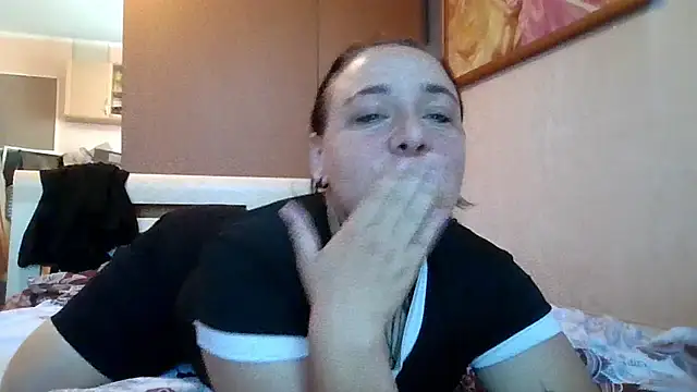 Snapshot of MillaSourety chatting on 07.28.26 MillaSourety online show from 07.28.26