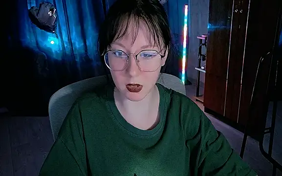 Snapshot of marty_bree chatting on 04.29.26 marty bree online show from 04.29.26