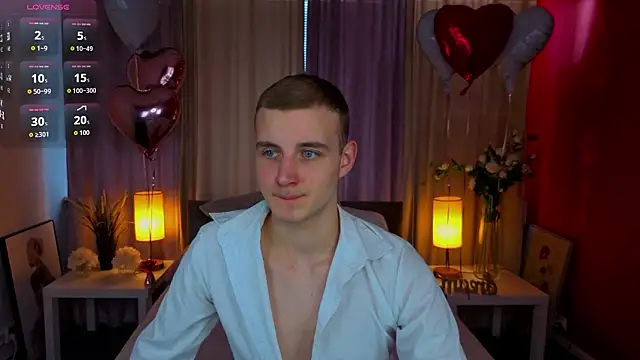 Snapshot of HereAlexColee chatting on 02.13.26 HereAlexColee online show from 02.13.26