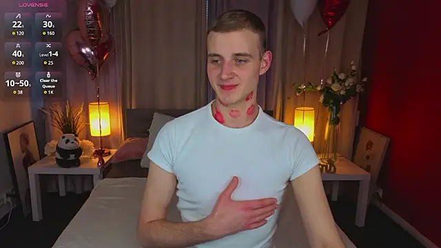 Snapshot of HereAlexColee chatting on 02.14.26 HereAlexColee online show from 02.14.26