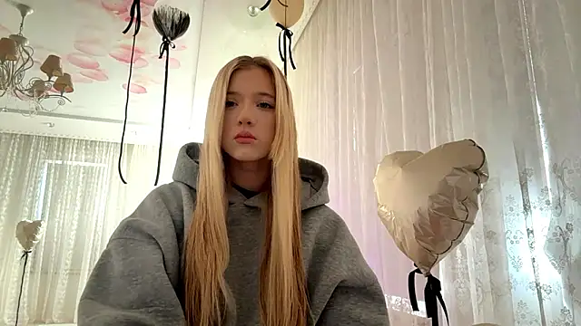 Snapshot of IvyArmbrister chatting on 03.04.26 IvyArmbrister online show from 03.04.26