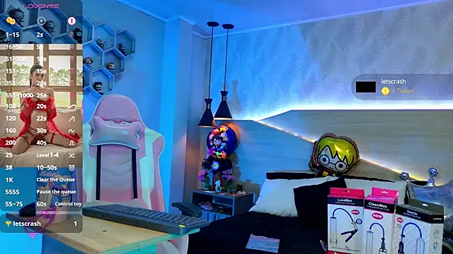 kylliefox  online show from 10.30.25