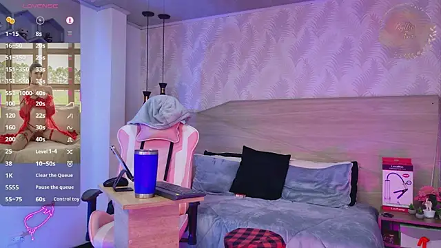 kylliefox  online show from 04.20.26