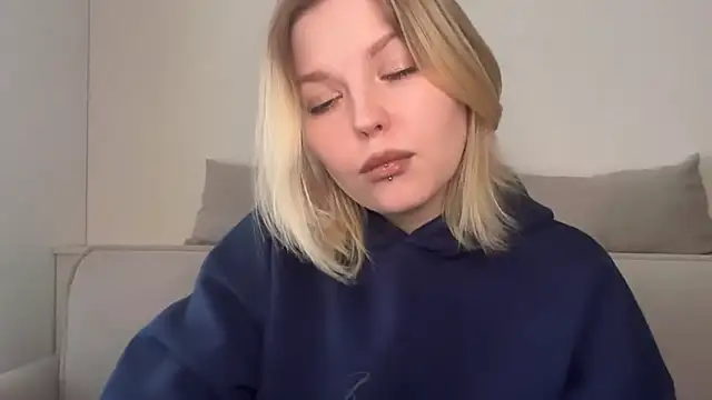 Ophelia Ritz online show from 04.03.26