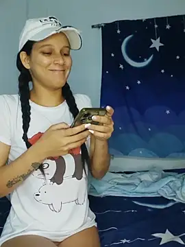 Snapshot of Perla_and_Maikol chatting on 02.21.26 Perla and Maikol online show from 02.21.26