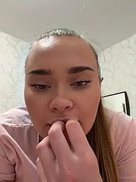 MonicaWestt online show from 04.13.26