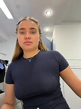 MonicaWestt online show from 04.18.26