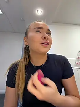 MonicaWestt online show from 04.19.26