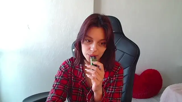 Snapshot of Eva_Avea chatting on 03.18.26 Eva Avea online show from 03.18.26