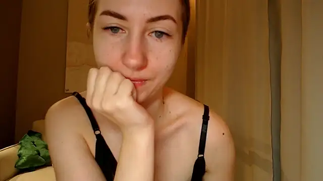 Snapshot of BluueSilk chatting on 01.24.25 BluueSilk online show from 01.24.25
