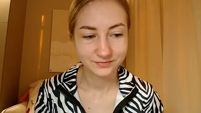Snapshot of BluueSilk chatting on 02.11.25 BluueSilk online show from 02.11.25