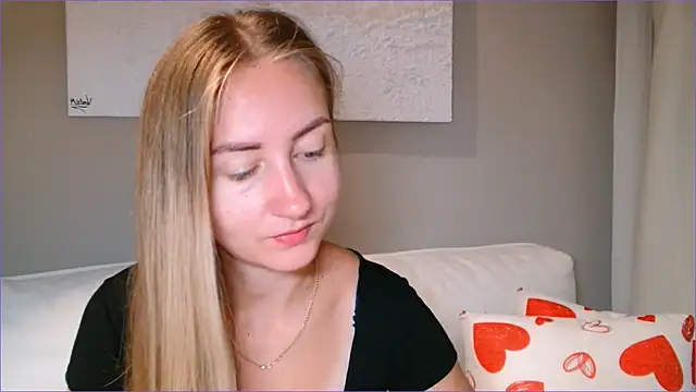 Snapshot of BluueSilk chatting on 10.16.25 BluueSilk online show from 10.16.25