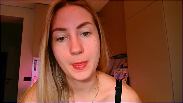 Snapshot of BluueSilk chatting on 01.09.26 BluueSilk online show from 01.09.26