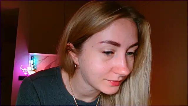 Snapshot of BluueSilk chatting on 02.06.26 BluueSilk online show from 02.06.26