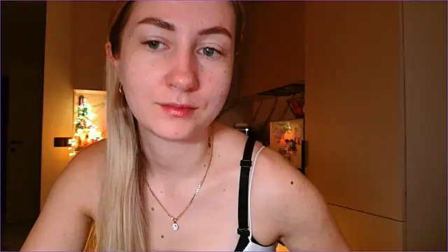 Snapshot of BluueSilk chatting on 02.17.26 BluueSilk online show from 02.17.26