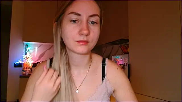 Snapshot of BluueSilk chatting on 02.18.26 BluueSilk online show from 02.18.26