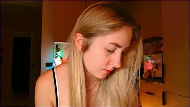 Snapshot of BluueSilk chatting on 02.19.26 BluueSilk online show from 02.19.26