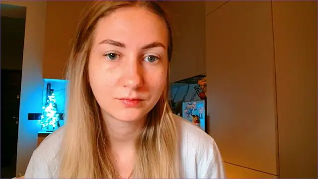 Snapshot of BluueSilk chatting on 02.20.26 BluueSilk online show from 02.20.26